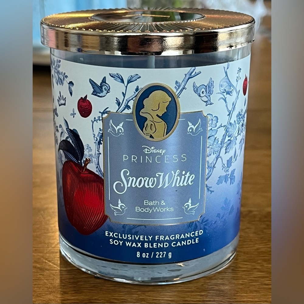 Bath & Body Works Disney Snow White Candle Limited Edition New - Picture 1 of 3
